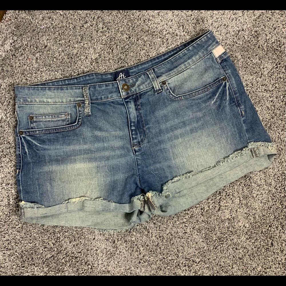 Authentic Icon star pocket cut off shorts. 34